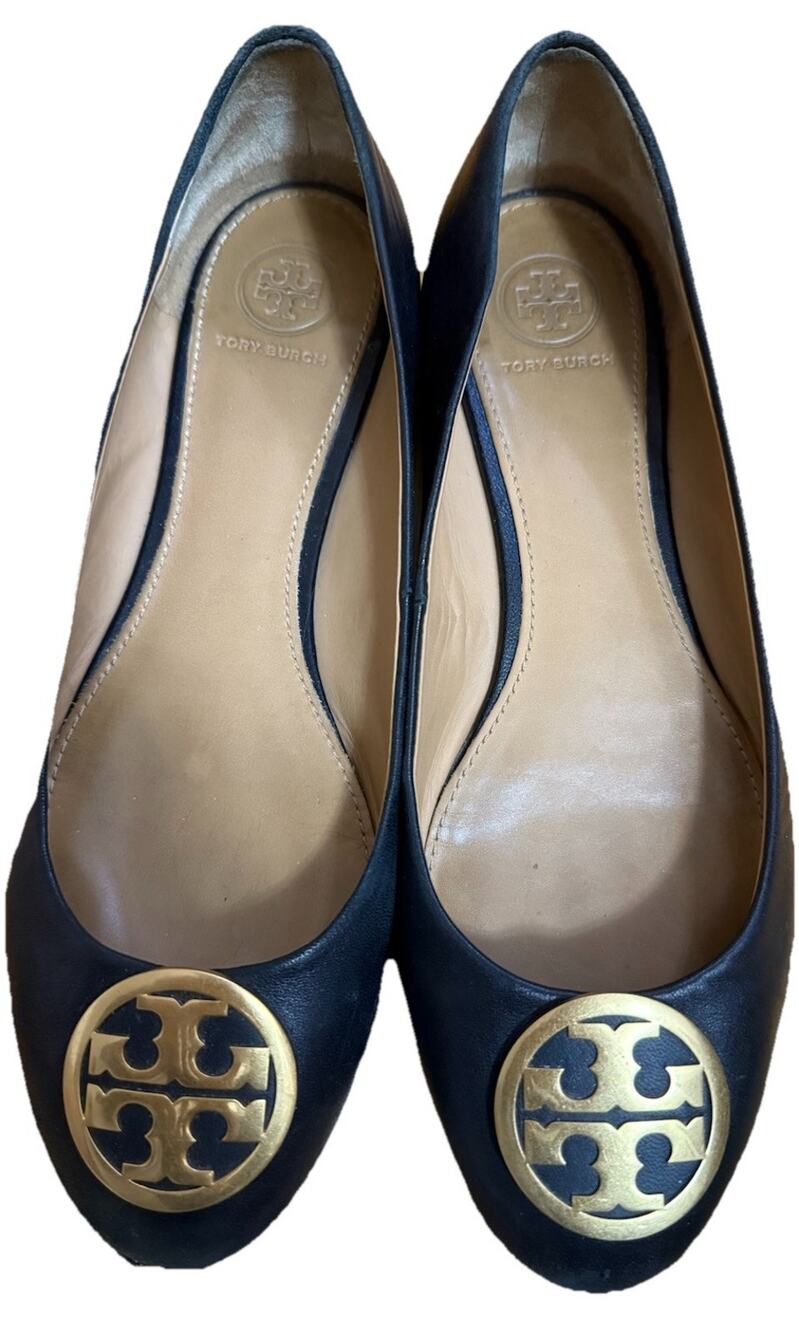 TORY BURCH Women’s Black Slip On Leather Dress Shoes Gold Logo Comfort Size 8